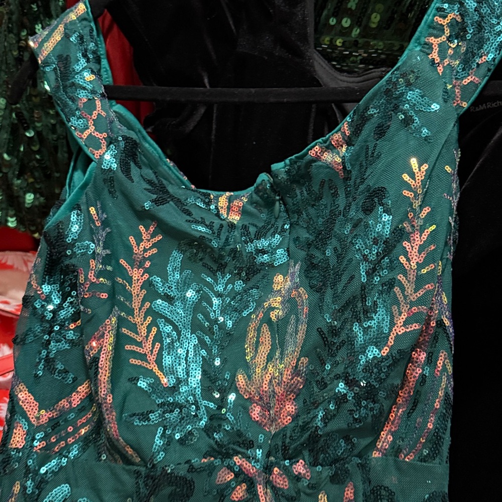 Emerald Green Sequin Gown - Picture 5 of 8